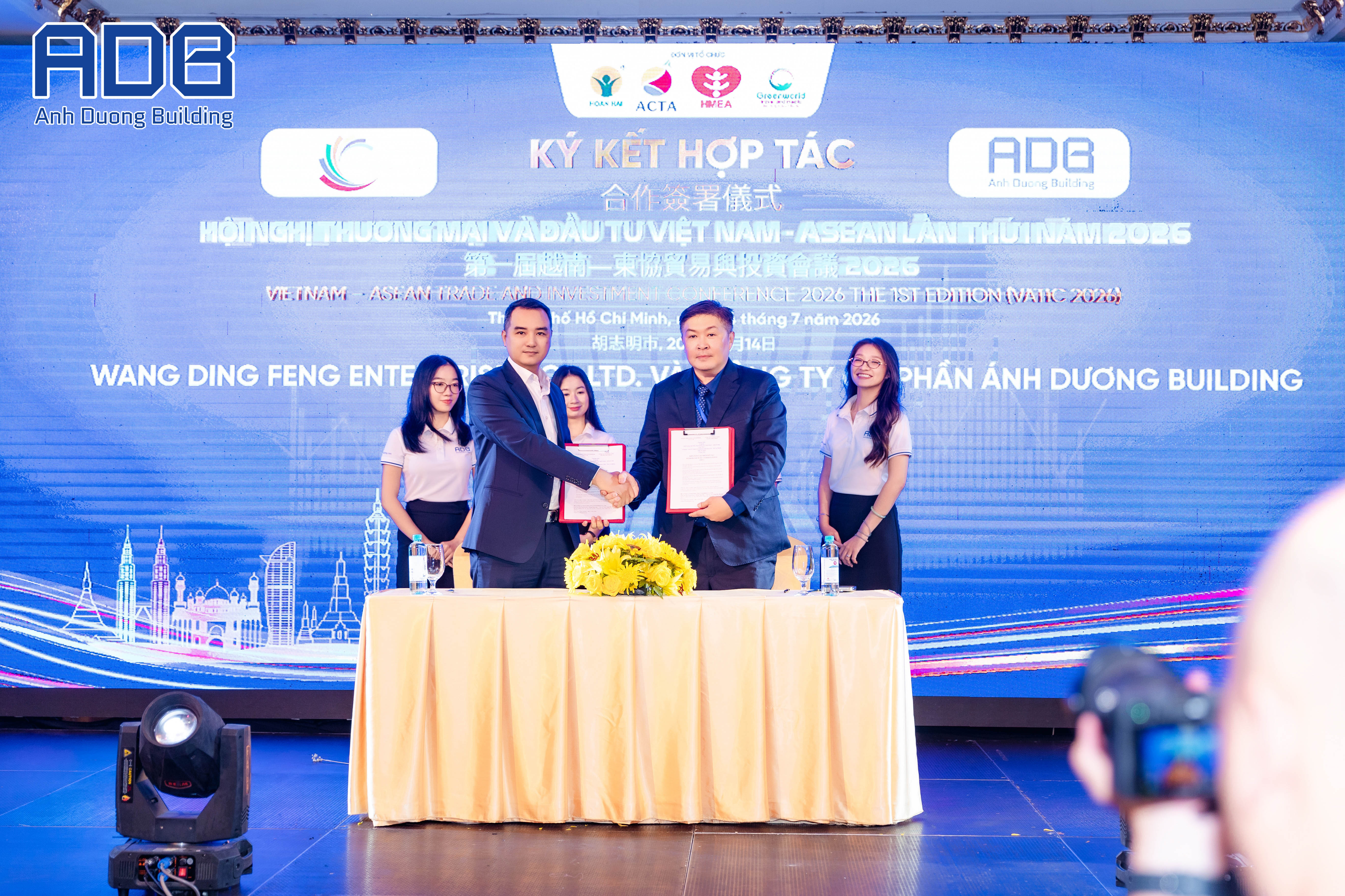 LỄ KÝ KẾT HỢP TÁC TẠI HỘI NGHỊ THƯƠNG MẠI VÀ ĐẦU TƯ VIỆT NAM - ASEAN LẦN THỨ I