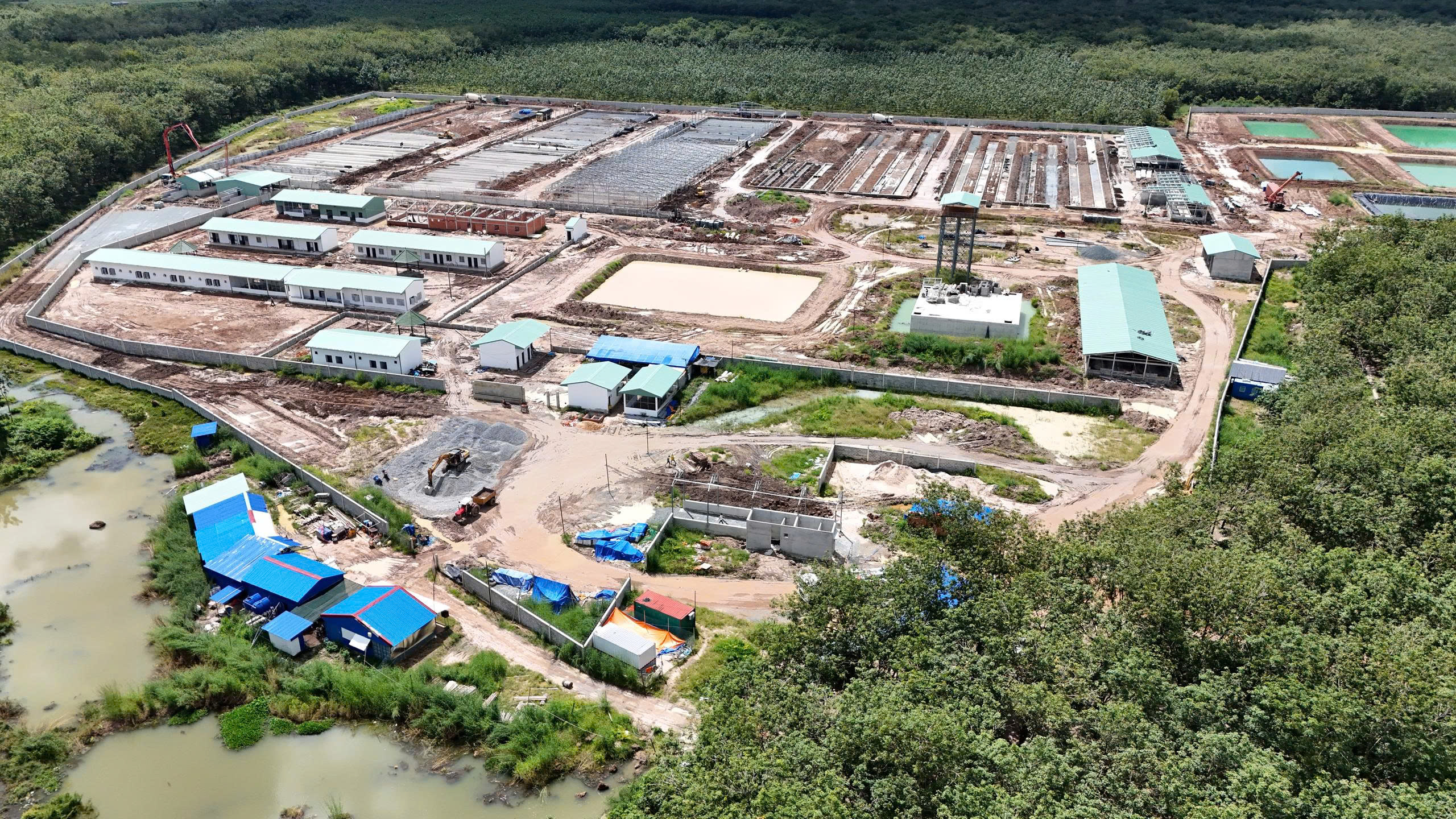 (TAM HUNG)心兴封闭式养猪场